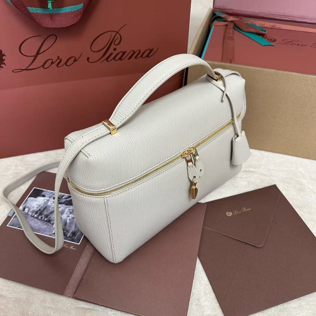 「#3588」Loro Piana new white imported cowhide crossbody toiletry bag Size: 27*16*10cm