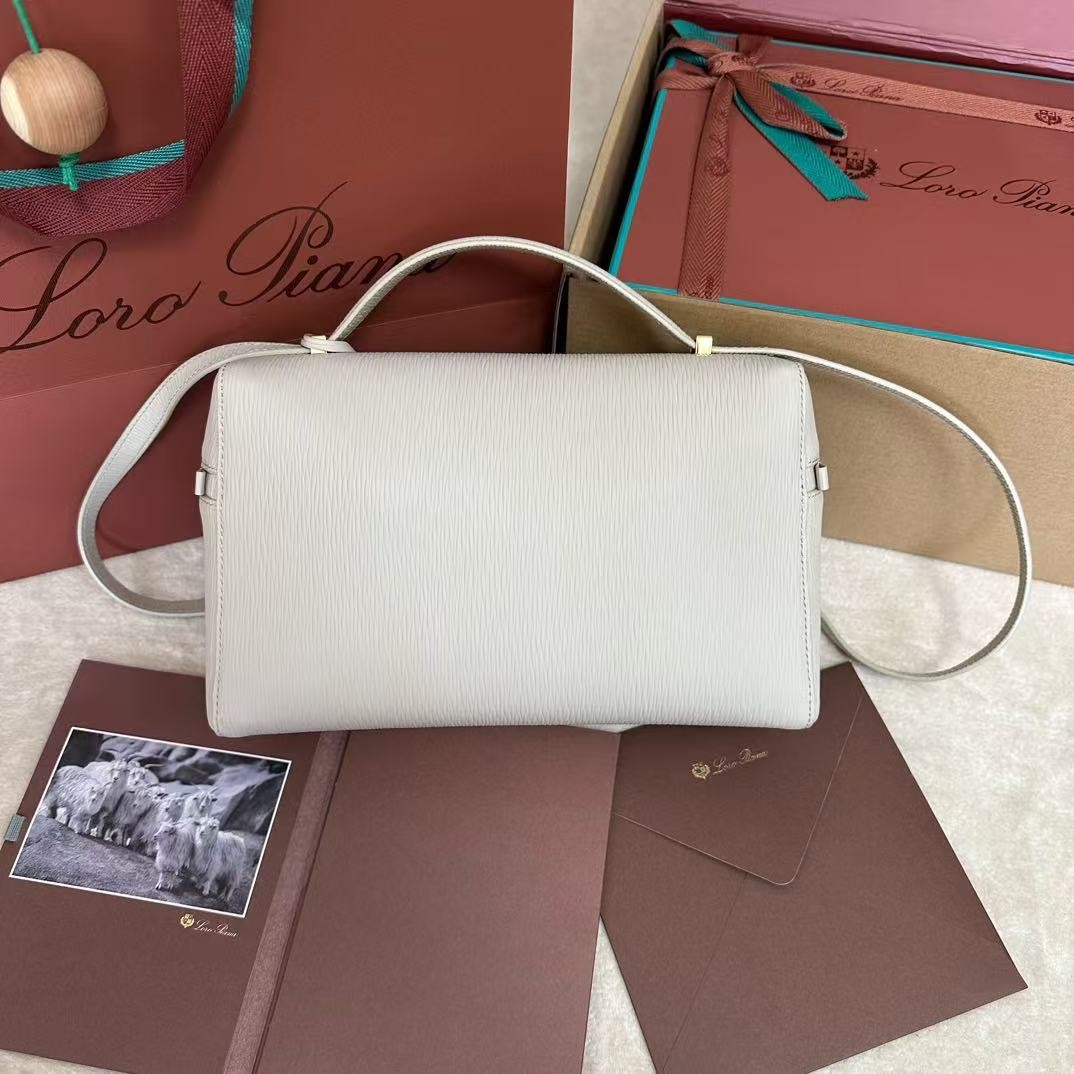 「#3588」Loro Piana new white imported cowhide crossbody toiletry bag Size: 27*16*10cm