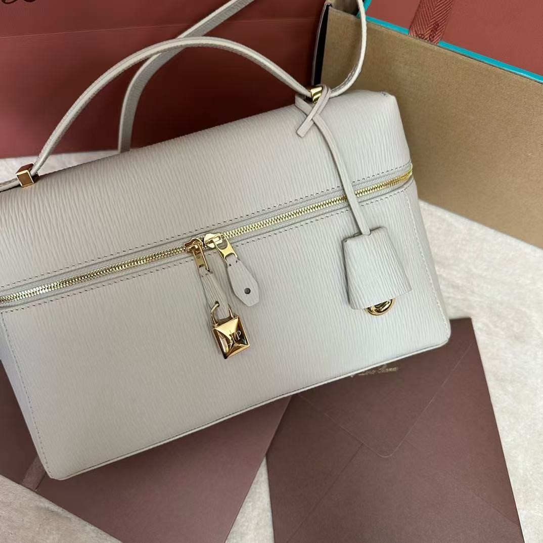 「#3588」Loro Piana new white imported cowhide crossbody toiletry bag Size: 27*16*10cm