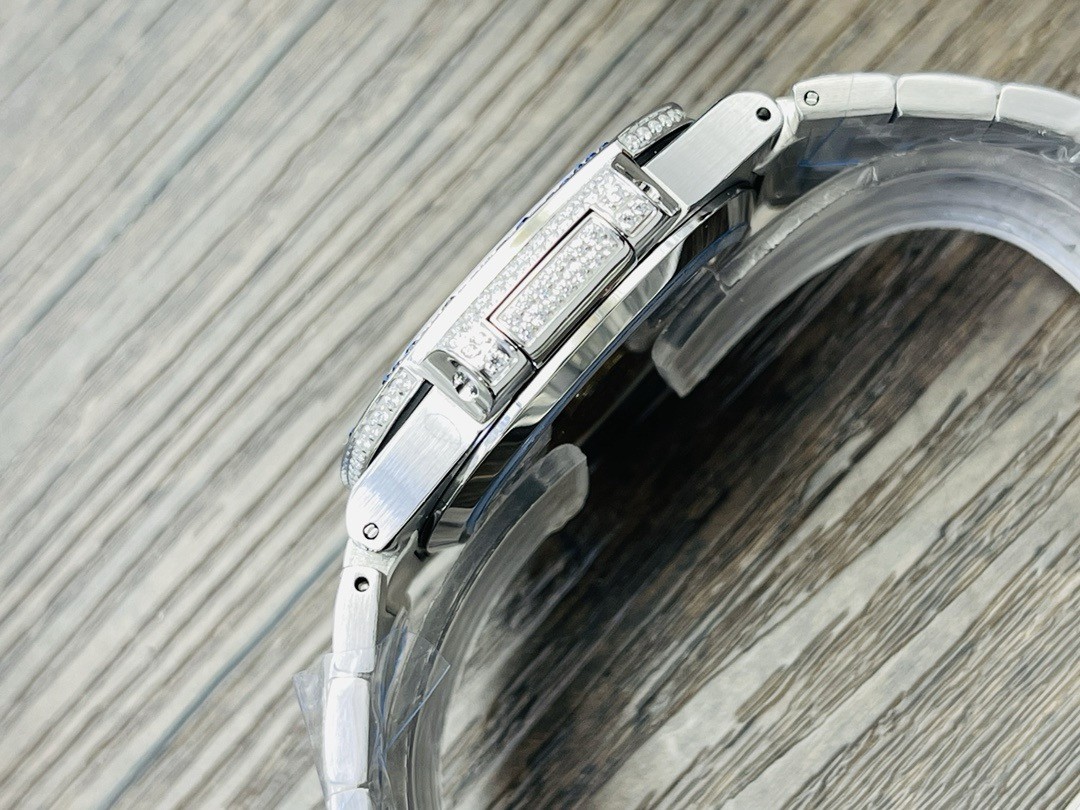 「#2127」2024 Patek Philippe 7118 Women's Nautilus Full Diamond Limited Edition