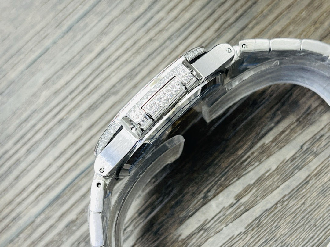 「#2125」2024 Patek Philippe 7118 Women's Nautilus Full Diamond Limited Edition