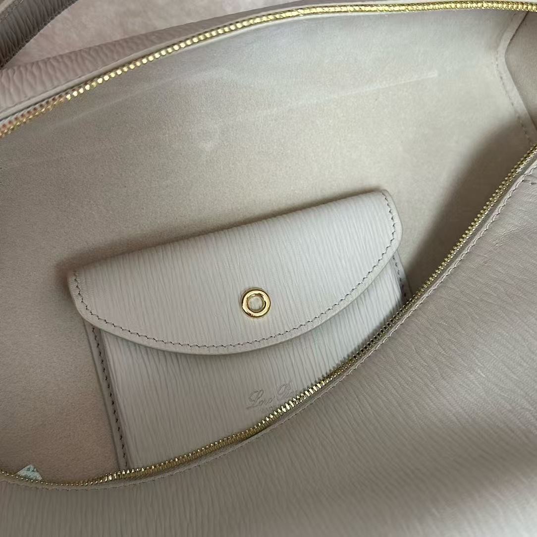 「#3588」Loro Piana new white imported cowhide crossbody toiletry bag Size: 27*16*10cm