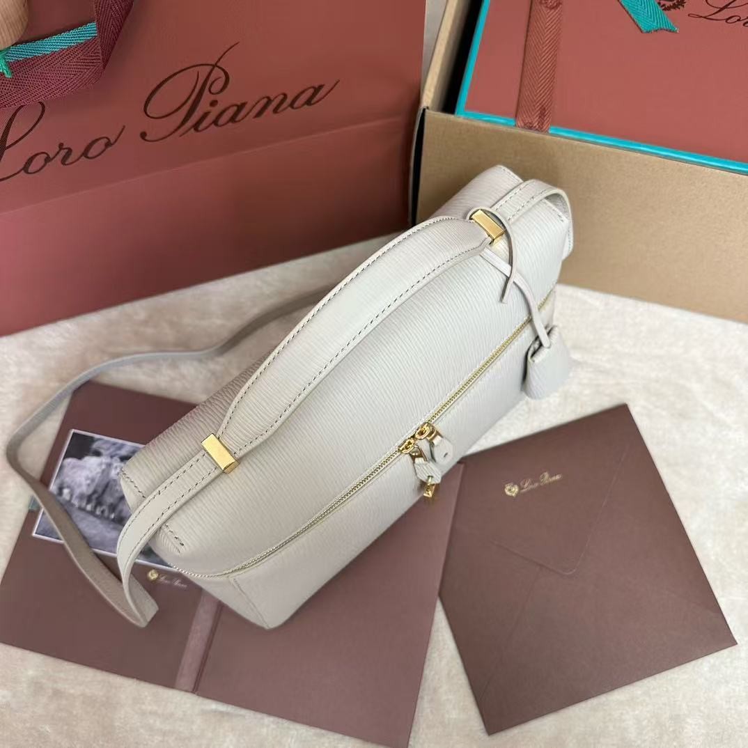 「#3588」Loro Piana new white imported cowhide crossbody toiletry bag Size: 27*16*10cm
