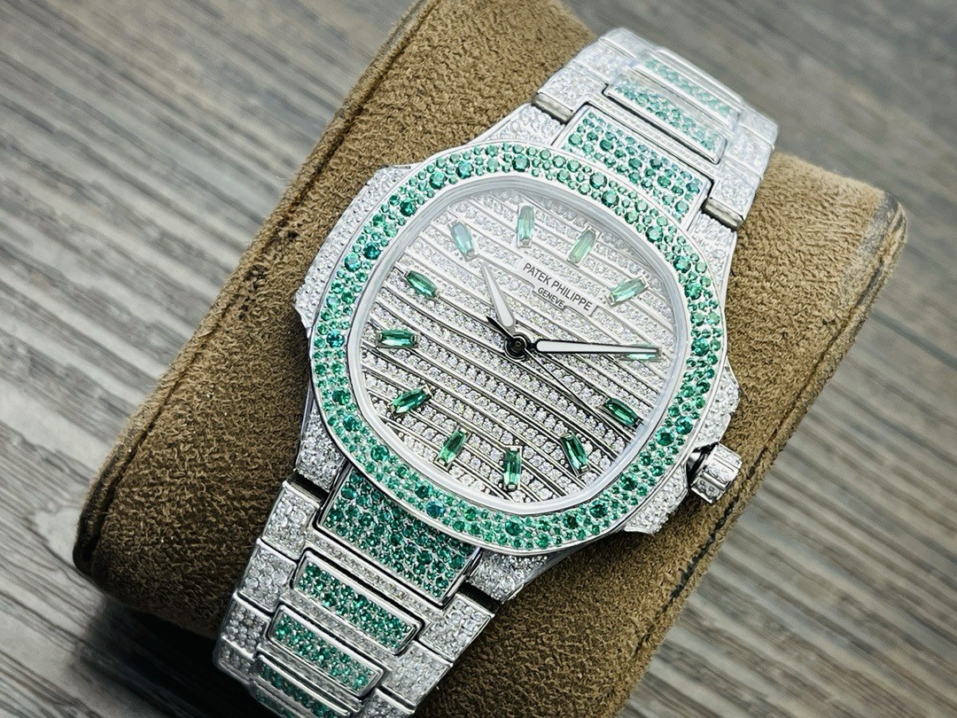 「#2126」2024 Patek Philippe 7118 Women's Nautilus Full Diamond Limited Edition